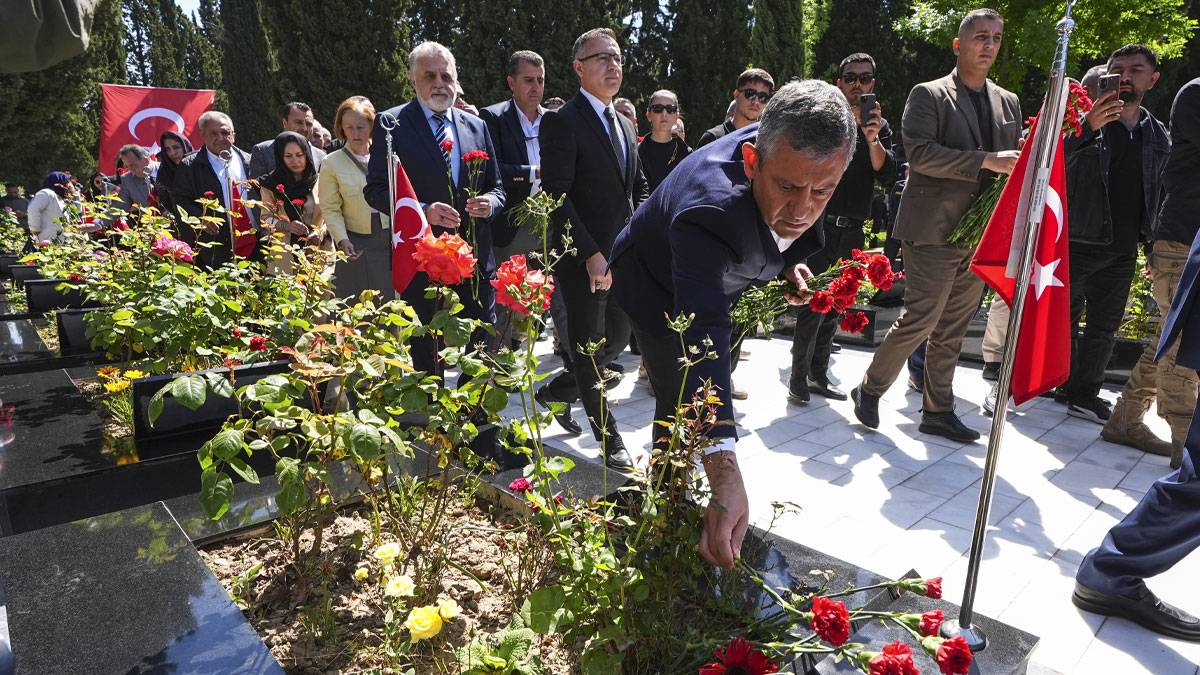 Özgür Özel Soma’daki anma programına katıldı