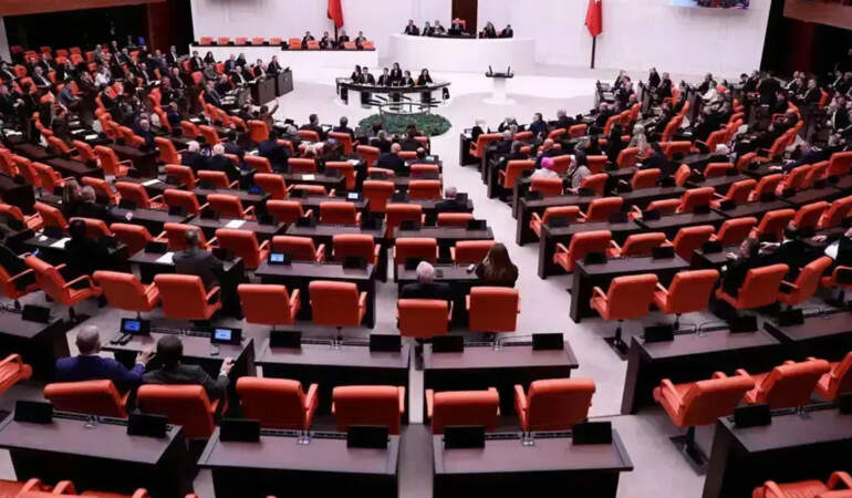 TBMM’de ‘süreç’ oturumu yeter sayı yokluğu nedeniyle kapandı
