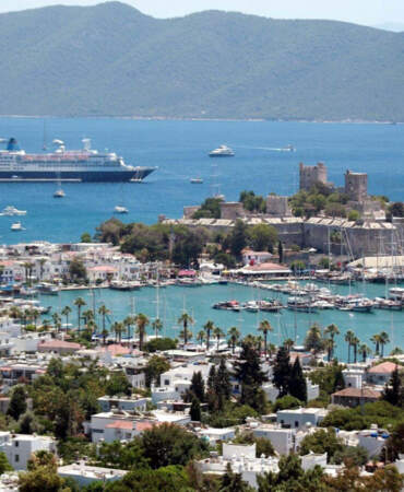 Turizm sezonu başladı, Bodrum’da inşaatlar durduruldu