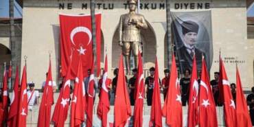 Yarın okullar tatil mi, yoklama alınır mı? MEB 19 Mayıs öncesi kararını netleştirdi!
