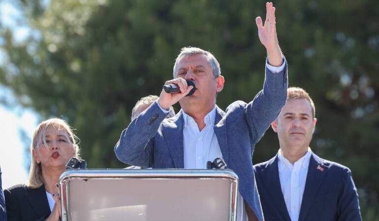 Özel’den İmamoğlu açıklaması: Bırakmayabilirler; onun yerine adaylarımız olabilir