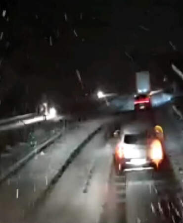 Afyonkarahisar’da Yoğun Kar Yağışı Nedeniyle Bazı Araçların Trafiğe Çıkması Yasaklandı