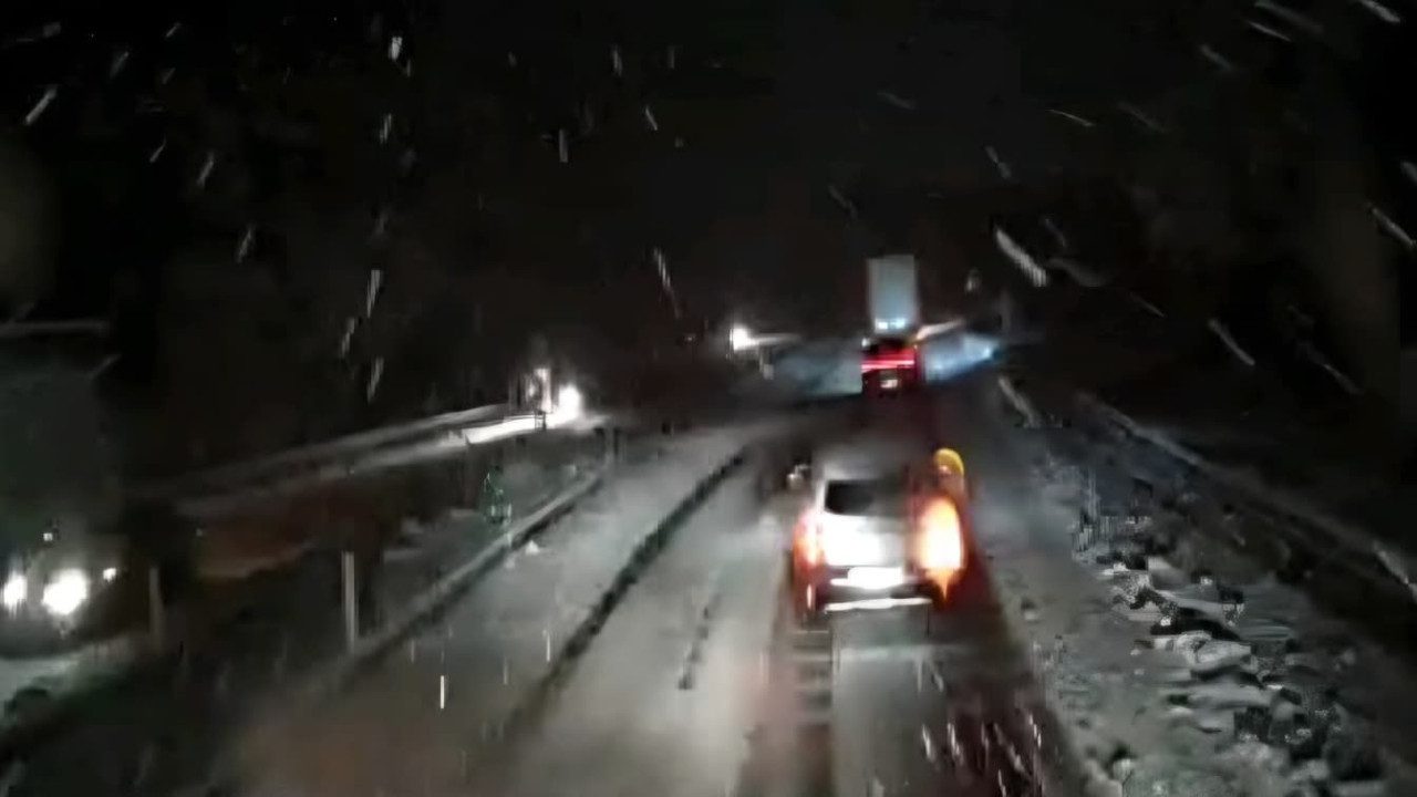 Afyonkarahisar’da Yoğun Kar Yağışı Nedeniyle Bazı Araçların Trafiğe Çıkması Yasaklandı