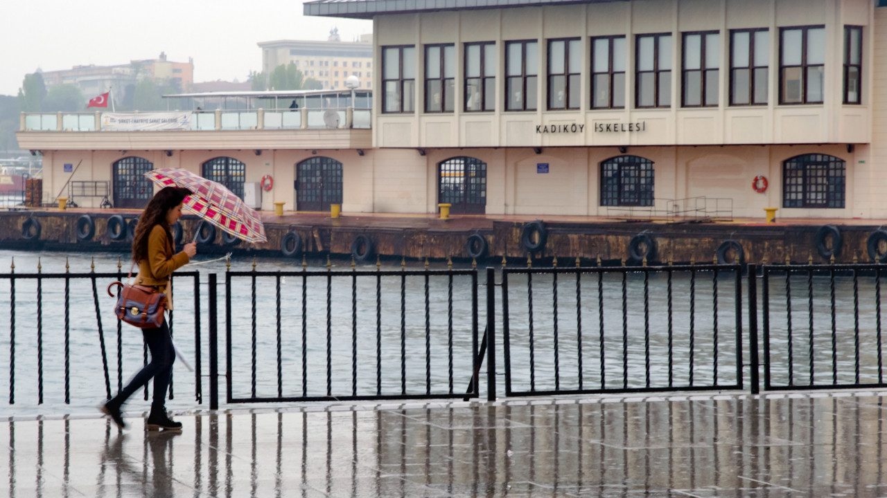 İstanbul Bir Kez Daha Yağmura Teslim Olacak: AKOM Tarihleri Duyurdu