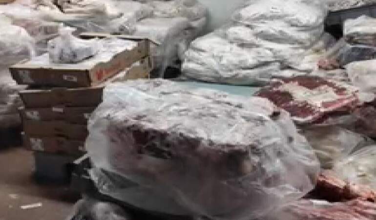 Mide bulandıran görüntü! Yakalanmasalar vatandaşa yedireceklerdi