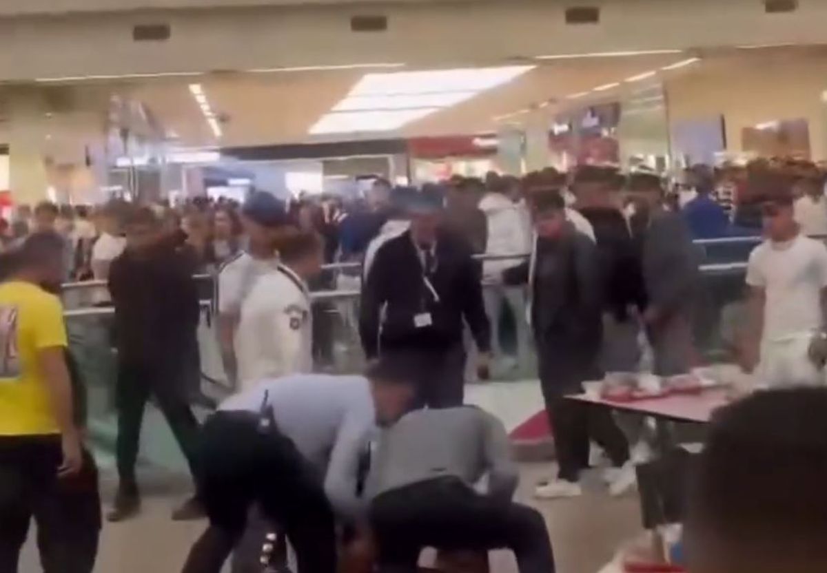 Ankara’da AVM’nin yemek katındaki bıçaklı kavga korku dolu anlar yaşattı