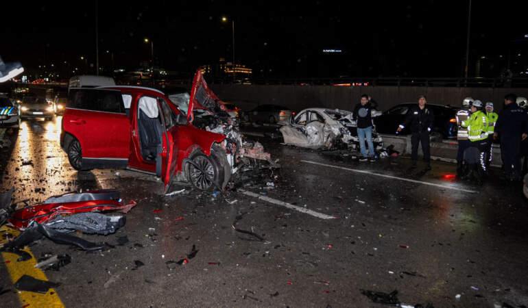 Ankara’da Zincirleme Kaza: 3’ü Ağır 8 Yaralı