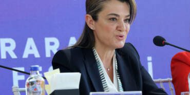 Antalya Büyükşehir Belediyesi Genel Sekreteri Cansel Tuncer Tutuklandı