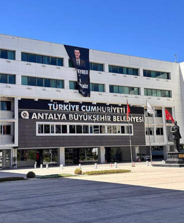 Antalya Büyükşehir Belediyesi’ne Operasyonda 14 Tutuklama