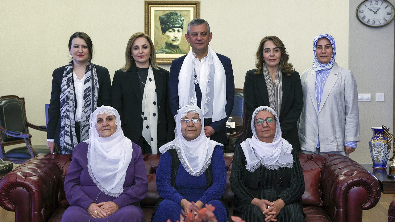 ‘Barış Anneleri’ CHP’yi Ziyaret Etti