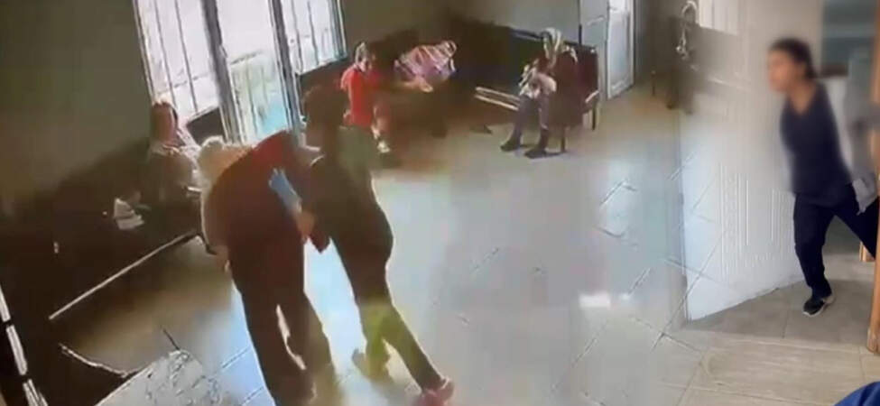 Beylikdüzü’nde 2 Hastayı Darbedip Yüzüne Tüküren Bakımevi Çalışanı Tutuklandı