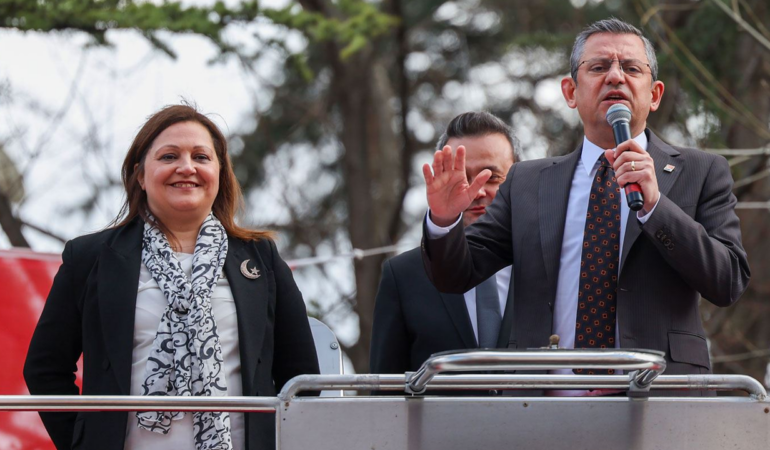 Burcu Köksal’dan Çarpıcı Özgür Özel Açıklaması: ‘Geceleri Ne Yazacağı Belli Olmuyordu, O Kadar Mesaj Var ki’
