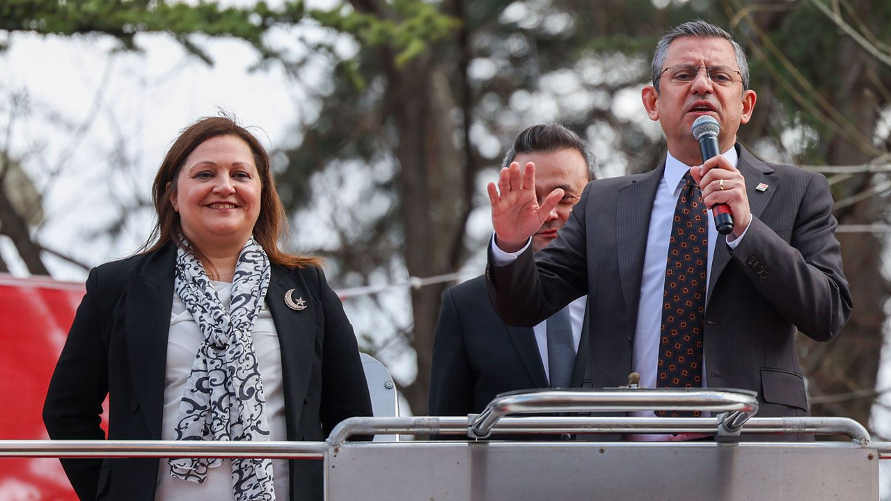 Burcu Köksal’dan Çarpıcı Özgür Özel Açıklaması: ‘Geceleri Ne Yazacağı Belli Olmuyordu, O Kadar Mesaj Var ki’