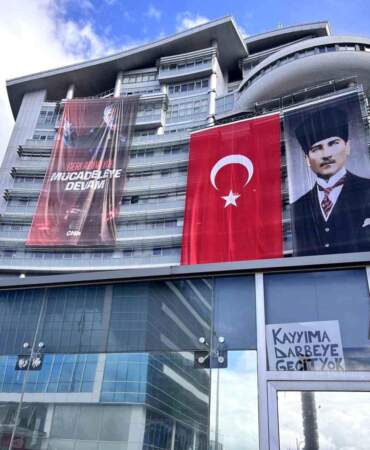 CHP Genel Merkezi’nde Gerginlik