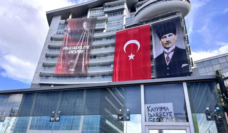 CHP Genel Merkezi’nde Gerginlik