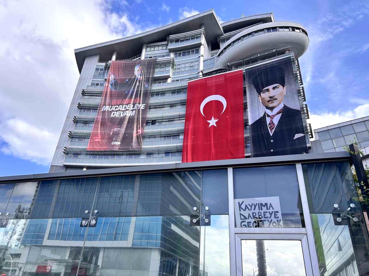 CHP Genel Merkezi’nde Gerginlik