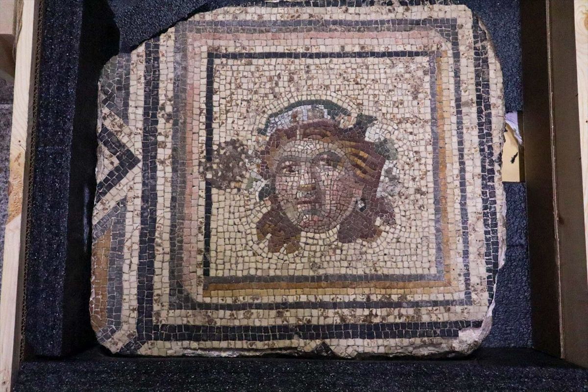 Zeugma’nın Çingene Kızı Mozaiğinin 13. kayıp parçası ABD’den Türkiye’ye getirildi
