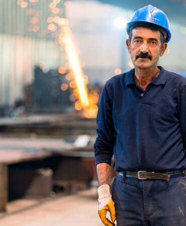 Cuma Hutbesinde İşverene Çağrı: ‘İşçinin Hakkını Alın Teri Kurumadan Verin’