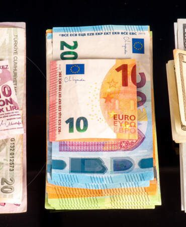 Döviz Piyasasında Hareketli Sabah: Dolar ve Euro Güne Yükselişle Başladı