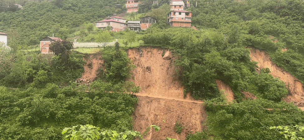 Giresun’da Heyelan Alarmı, 11 Ev Boşaltıldı
