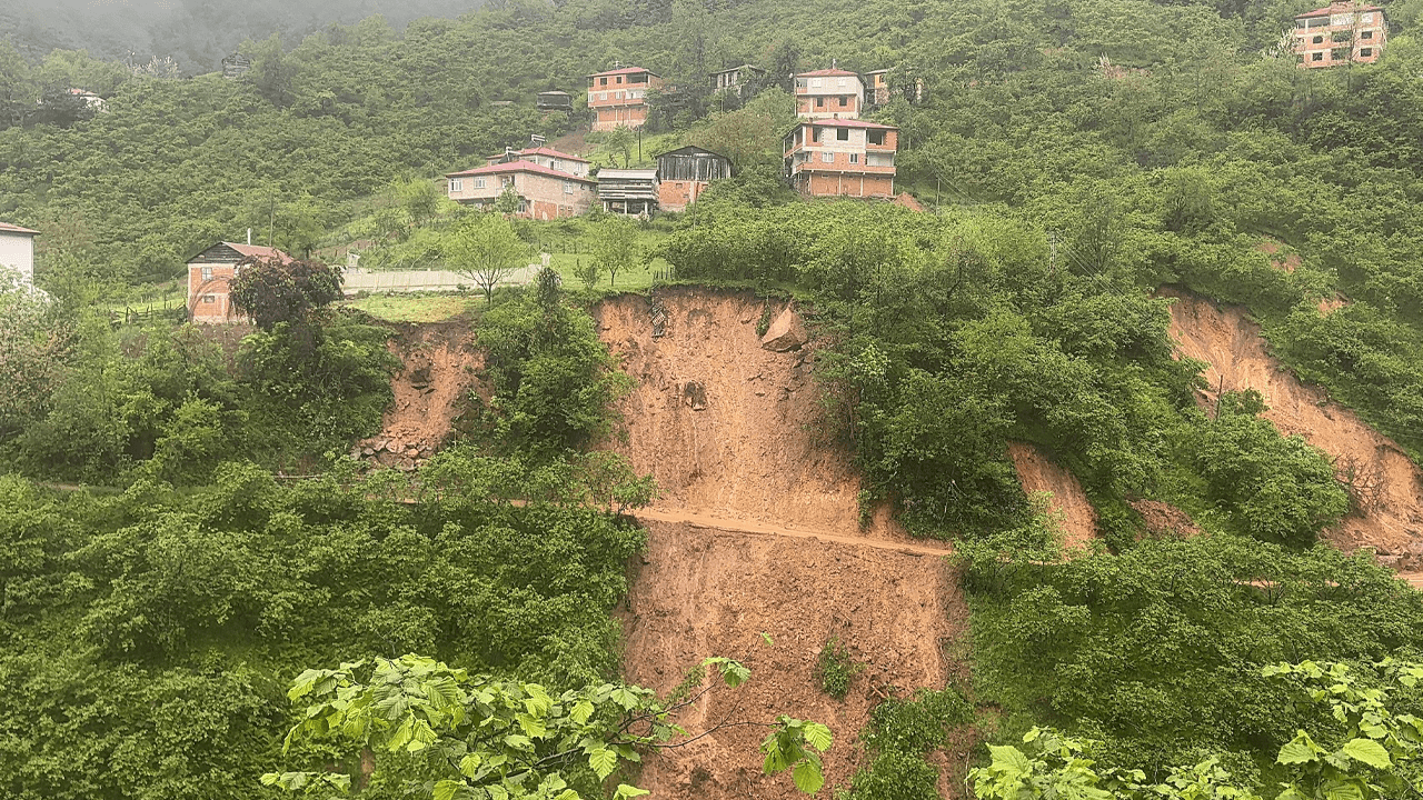 Giresun’da Heyelan Alarmı, 11 Ev Boşaltıldı