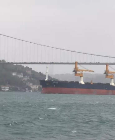 İstanbul Boğazı Çift Yönlü Trafiğe Kapatıldı