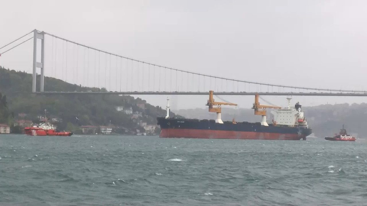 İstanbul Boğazı Çift Yönlü Trafiğe Kapatıldı