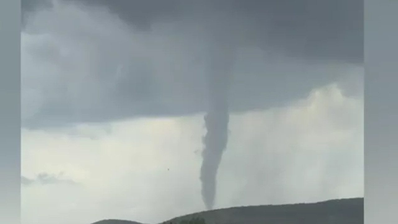 İzmir’de Korkutan Görüntüler! Karada Dev Hortum Oluştu