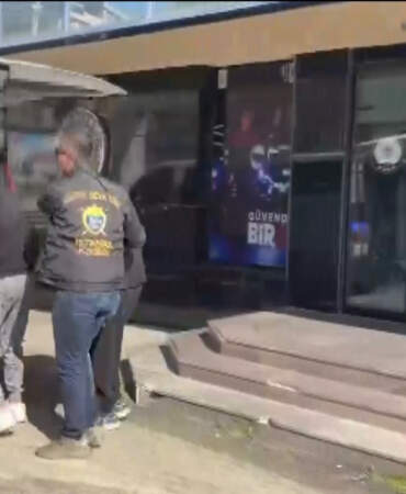 Kadıköy’de Durdurulan Aracın Tamponundan Uyuşturucu Çıktı