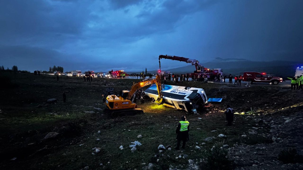 Malatya’da Yolcu Otobüsü Şarampole Devrildi: Ölü ve Yaralılar Var
