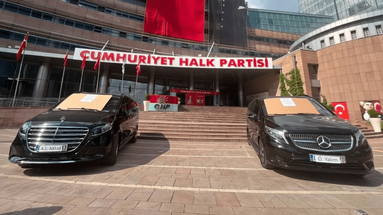 Özgür Özel Cephesinden ‘Satılık Haram Araç’ Yanıtı: ‘Kılıçdaroğlu 1,5 Sene Kullandı’