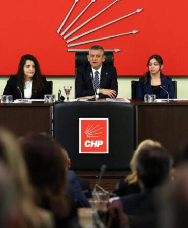 Özgür Özel Başkanlığı’ndaki CHP MYK Toplantısı Sona Erdi
