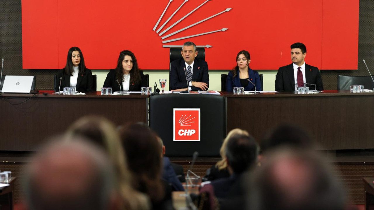 Özgür Özel Başkanlığı’ndaki CHP MYK Toplantısı Sona Erdi