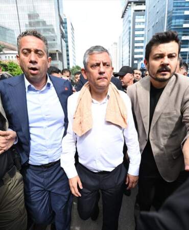 Özgür Özel, CHP Genel Merkezinden Uzaklaştırıldı