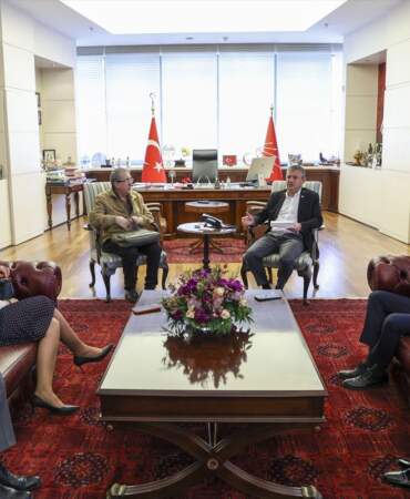Özgür Özel, CHP İl Başkanlarıyla Toplandı