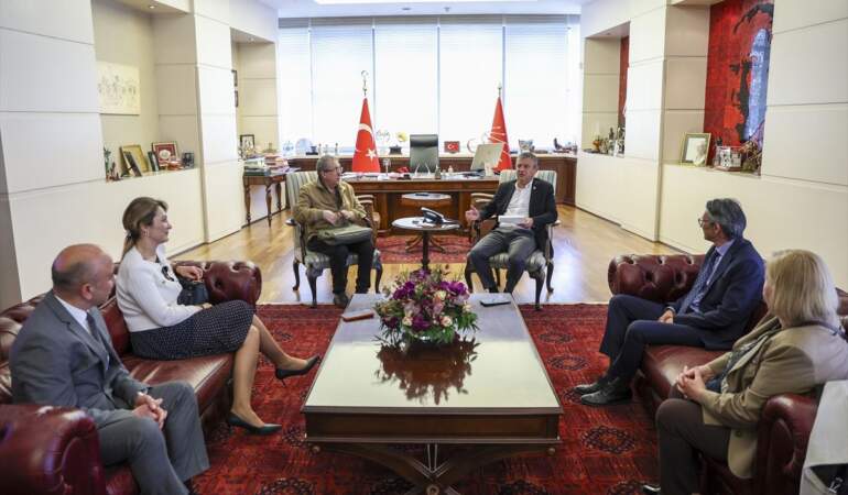 Özgür Özel, CHP İl Başkanlarıyla Toplandı