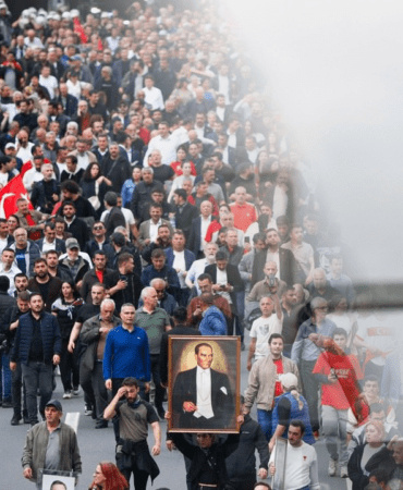 Özgür Özel Meclis Önünden Toplananlara Seslendi: ‘Sıktım Dişimi Ama Artık Yeter’