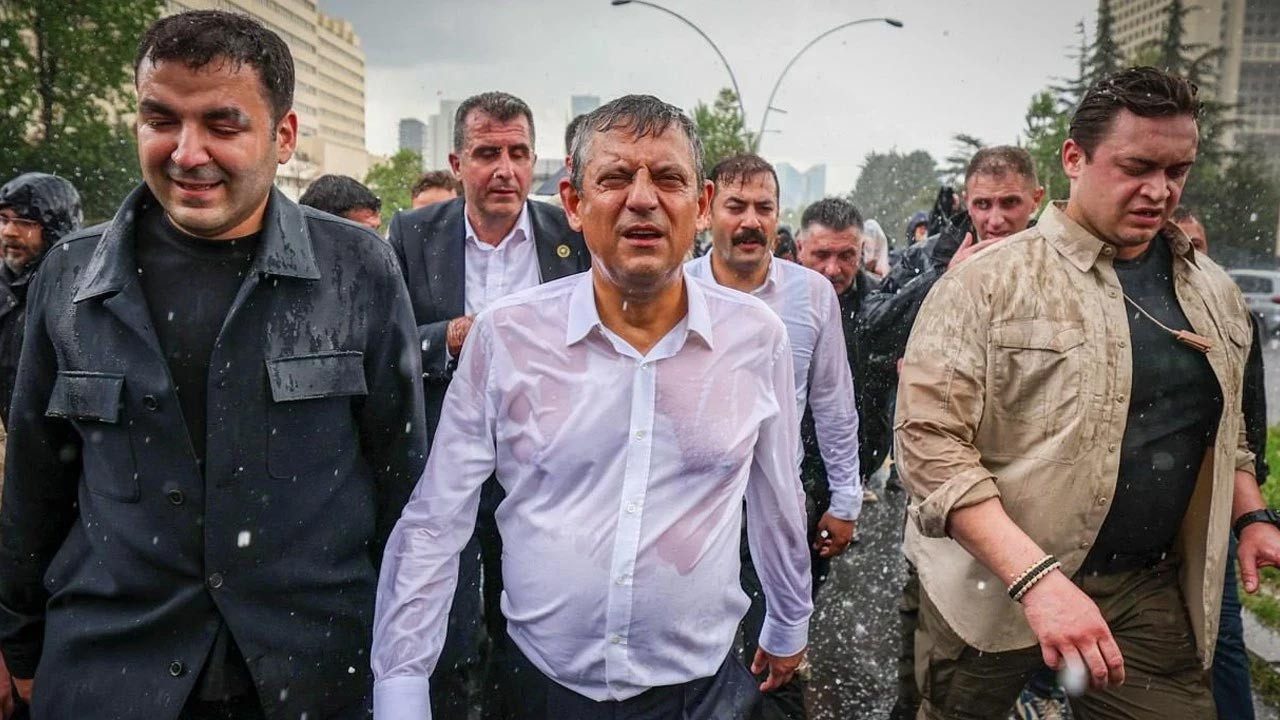 Özgür Özel’e Şok: Koruma Ekibi Yarıya İndirildi
