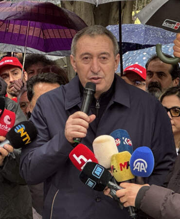 Sırrı Süreyya Önder Ölüm Yıl Dönümünde Mezar Başında Anıldı