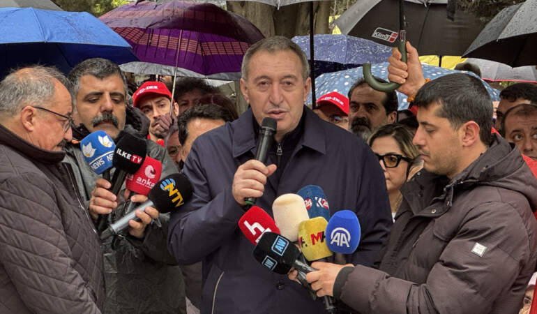 Sırrı Süreyya Önder Ölüm Yıl Dönümünde Mezar Başında Anıldı