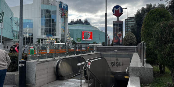Şişli-Mecidiyeköy Metro İstasyonu Kapatıldı