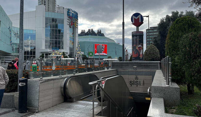 Şişli-Mecidiyeköy Metro İstasyonu Kapatıldı