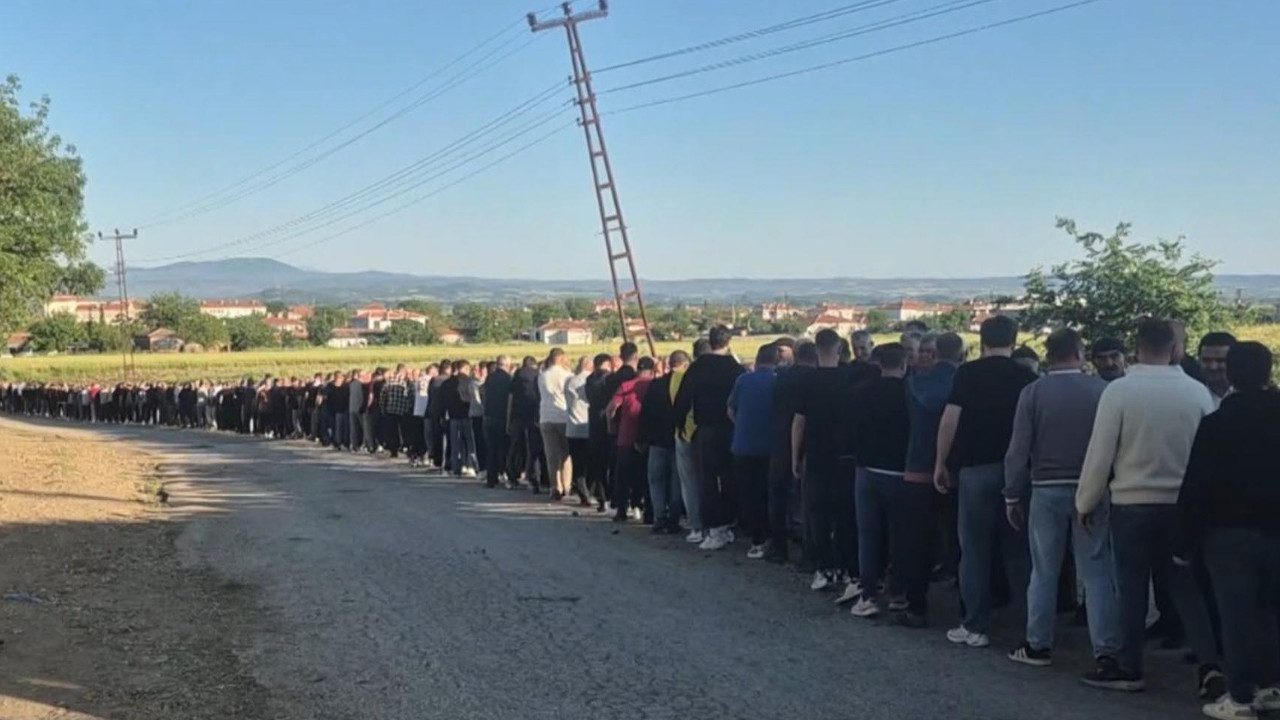 Tam 90 Yıldır Aynı Kuyruk: Burada Küslük Mezarda Bitiyor