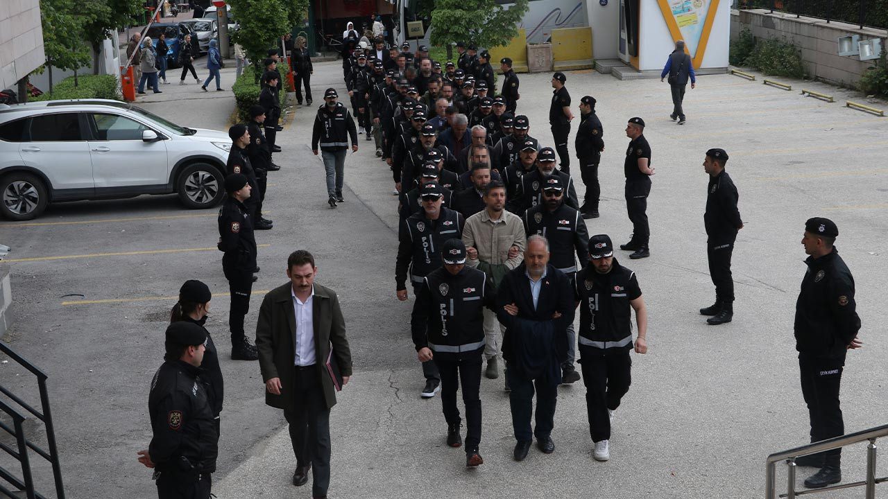 Tepebaşı Belediyesi’ne Yolsuzluk Operasyonu Şüphelileri Adliyede