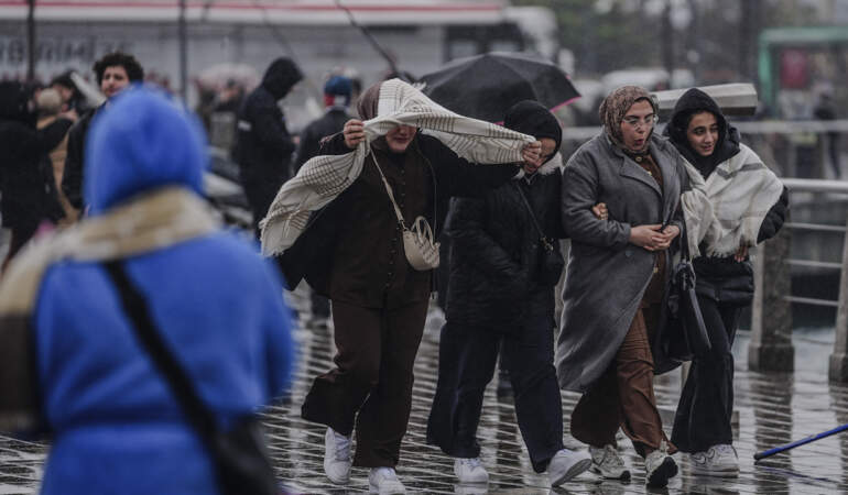 Türkiye Genelinde ‘Sarı’ Alarm: Fırtına, Sel ve Kar Kapıda!