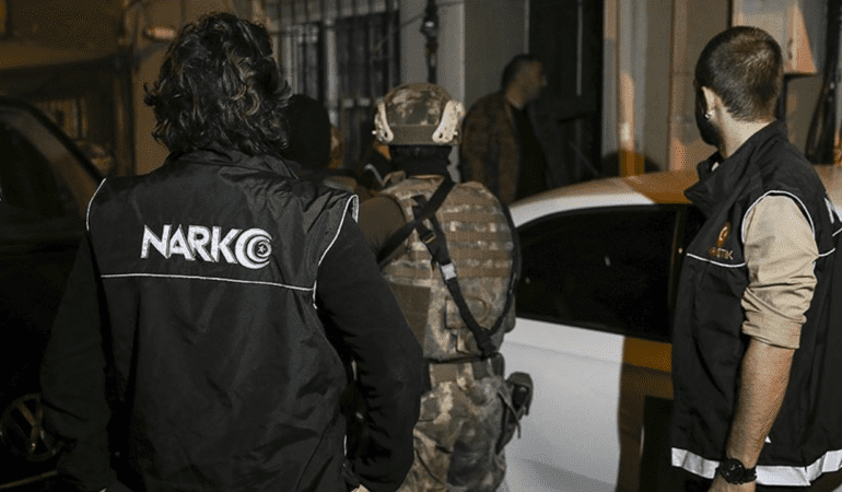 Uyuşturucu Şebekesine Büyük Darbe: 11 İlde Eş Zamanlı Baskın, 98 Kişi Tutuklandı