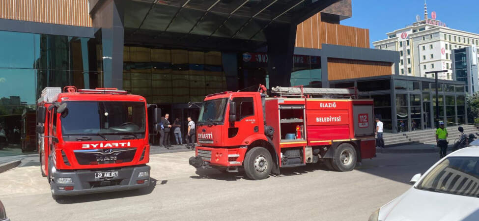 12 Katlı Otelde Yangın Paniği