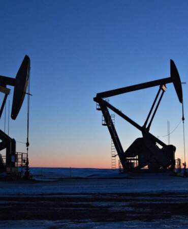 Brent petrolün varil fiyatı 96 doları aştı
