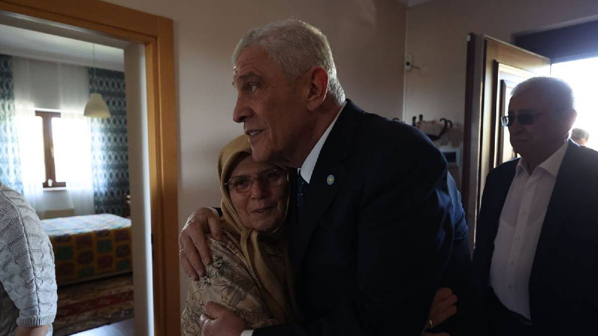 Müsavat Dervişoğlu’ndan İmamoğlu ailesine bayram ziyareti