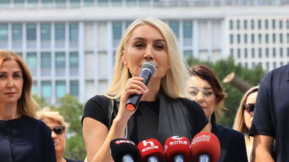 Dilek İmamoğlu’ndan Özel’e destek: Seçilmiş irade asla yalnız değildir